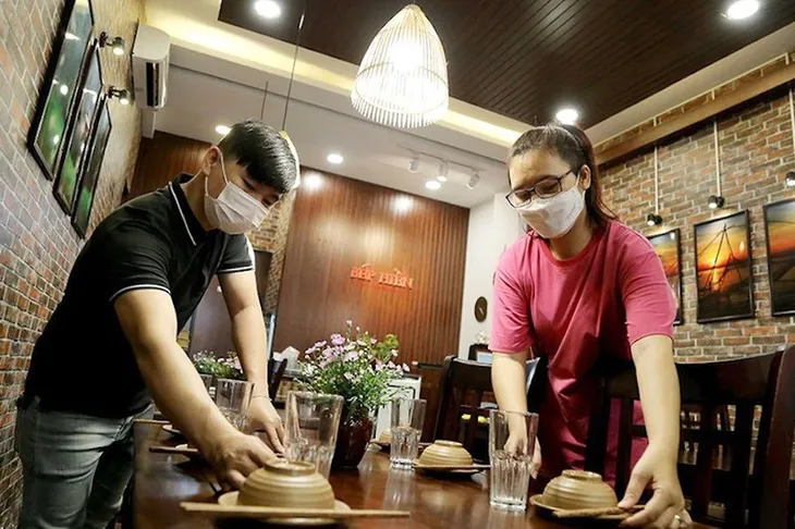 Doanh nghiệp F&B bình dân hóa dịch vụ, mở rộng tệp khách hàng - Ảnh 1. Doanh nghiệp F&B bình dân hóa dịch vụ, mở rộng tệp khách hàng - Ảnh 1.