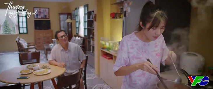 Thương ngày nắng về - Tập 27: Vân Vân tung chiêu làm lành với mẹ cực hiệu quả - Ảnh 2. Thương ngày nắng về - Tập 27: Vân Vân tung chiêu làm lành với mẹ cực hiệu quả - Ảnh 2.