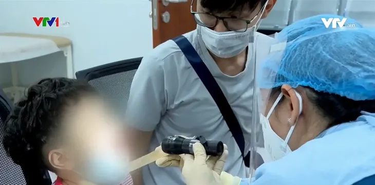 Di chứng hậu COVID-19 ở trẻ em có thể kéo dài đến 120 ngày hoặc lâu hơn - Ảnh 1. Di chứng hậu COVID-19 ở trẻ em có thể kéo dài đến 120 ngày hoặc lâu hơn - Ảnh 1.