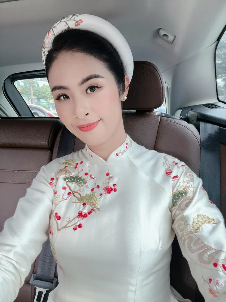 Gợi ý áo dài chơi Tết từ sao Việt - Ảnh 3. Gợi ý áo dài chơi Tết từ sao Việt - Ảnh 3.