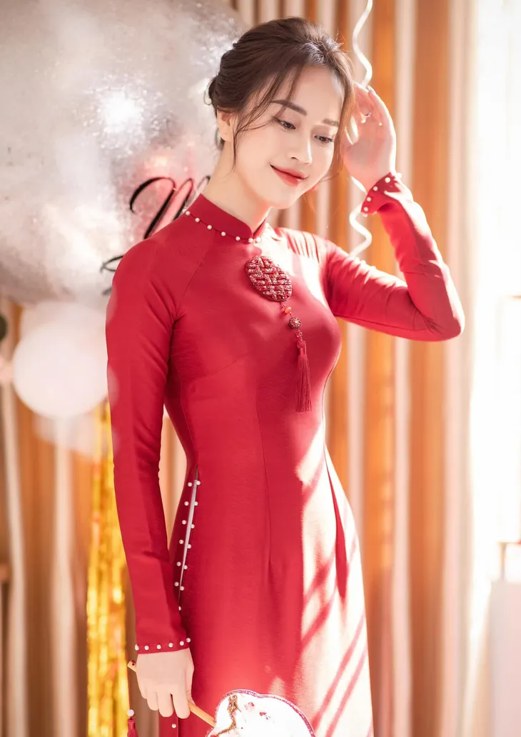 MC Ngô Mai Phương xinh lung linh khi diện áo dài ăn hỏi - Ảnh 2. MC Ngô Mai Phương xinh lung linh khi diện áo dài ăn hỏi - Ảnh 2.