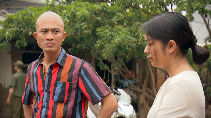Phố trong làng - Tập 39: Bé Tình bỏ nhà đi, rơi xuống ao chết đuối? - Ảnh 6. Phố trong làng - Tập 39: Bé Tình bỏ nhà đi, rơi xuống ao chết đuối? - Ảnh 6.