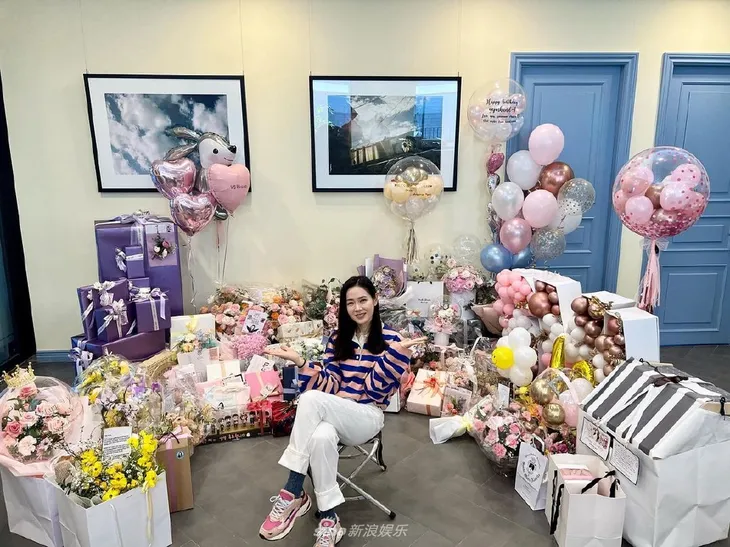 Son Ye Jin đón tuổi 40, fan thắc mắc vì vắng bóng Hyun Bin - Ảnh 1. Son Ye Jin đón tuổi 40, fan thắc mắc vì vắng bóng Hyun Bin - Ảnh 1.