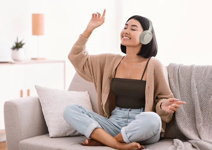Bí quyết chống ồn trên những chuyến xe đông đúc khi về quê ăn Tết - Ảnh 1. Bí quyết chống ồn trên những chuyến xe đông đúc khi về quê ăn Tết - Ảnh 1.