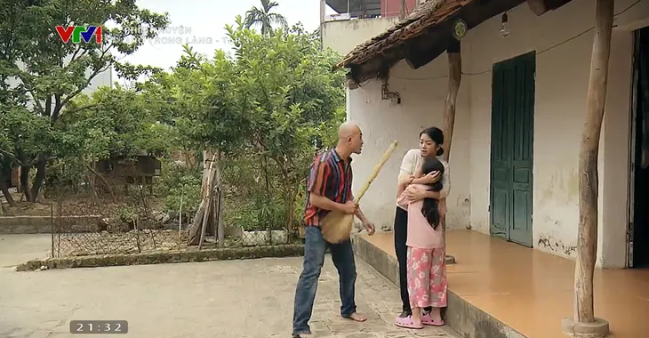 Phố trong làng - Tập 39: Bé Tình bỏ nhà đi, rơi xuống ao chết đuối? - Ảnh 11. Phố trong làng - Tập 39: Bé Tình bỏ nhà đi, rơi xuống ao chết đuối? - Ảnh 11.