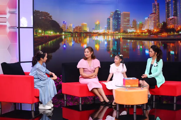 Điều con muốn nói: Cha mẹ quá bận rộn khiến con gái 8 tuổi chỉ biết làm bạn với máy tính bảng - Ảnh 1. Điều con muốn nói: Cha mẹ quá bận rộn khiến con gái 8 tuổi chỉ biết làm bạn với máy tính bảng - Ảnh 1.
