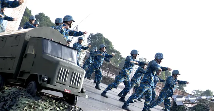 Diễn viên Minh Tiệp bất ngờ trước tài năng của các chiến sĩ Trung đoàn Tên lửa - Ảnh 4. Diễn viên Minh Tiệp bất ngờ trước tài năng của các chiến sĩ Trung đoàn Tên lửa - Ảnh 4.
