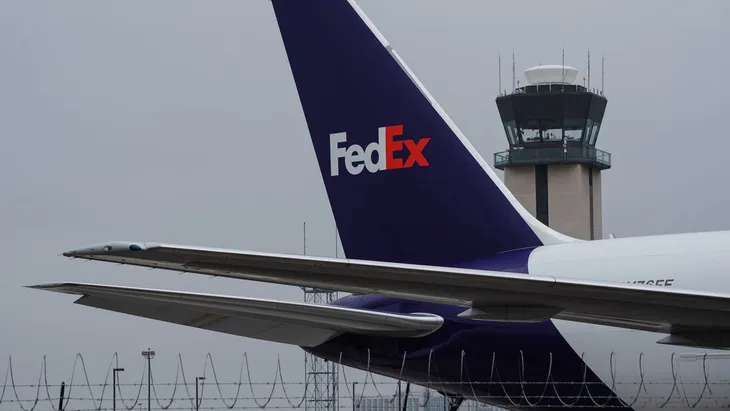 FedEx xin phép FAA bổ sung hệ thống chống tên lửa cho các máy bay chở hàng - Ảnh 1. FedEx xin phép FAA bổ sung hệ thống chống tên lửa cho các máy bay chở hàng - Ảnh 1.