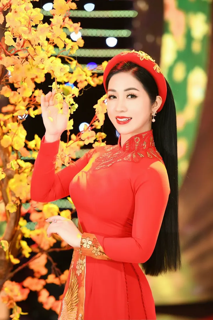Phương Nga Sao Mai gửi lời chúc năm mới qua 3 MV nhạc Xuân - Ảnh 1. Phương Nga Sao Mai gửi lời chúc năm mới qua 3 MV nhạc Xuân - Ảnh 1.