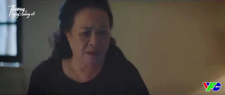 Thương ngày nắng về - Tập 28: Bà Nga được con gái và em trai đặc cách cho dậy muộn - Ảnh 1. Thương ngày nắng về - Tập 28: Bà Nga được con gái và em trai đặc cách cho dậy muộn - Ảnh 1.