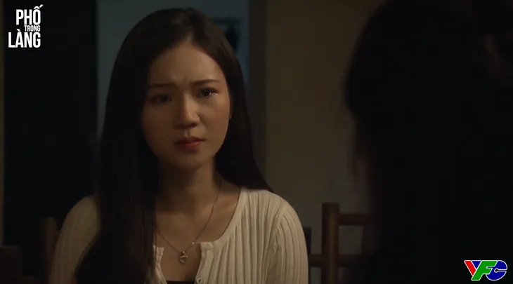 Phố trong làng - Tập 41: Ngọc gạt nước mắt nói với mẹ: Điều con cần duy nhất là tình thân - Ảnh 1. Phố trong làng - Tập 41: Ngọc gạt nước mắt nói với mẹ: Điều con cần duy nhất là tình thân - Ảnh 1.