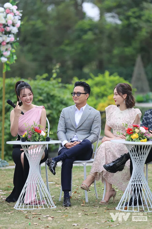 Sánh vai Hồng Đăng, Lan Phương bật khóc tại Gặp gỡ diễn viên truyền hình 2022 - Ảnh 5. Sánh vai Hồng Đăng, Lan Phương bật khóc tại Gặp gỡ diễn viên truyền hình 2022 - Ảnh 5.