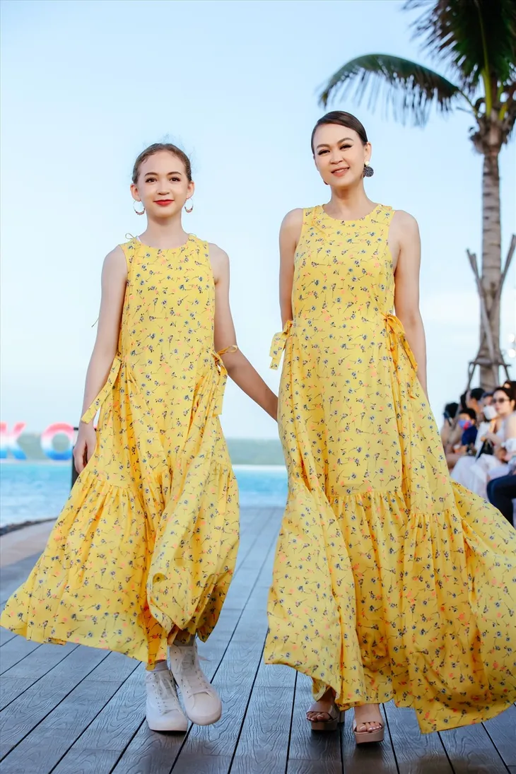 Hoa hậu Hương Giang diễn vedette cùng 2 con gái trong ngày sinh nhật - Ảnh 4. Hoa hậu Hương Giang diễn vedette cùng 2 con gái trong ngày sinh nhật - Ảnh 4.