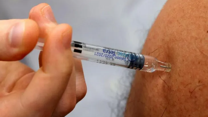 Châu Âu đối mặt với mối đe dọa về đại dịch kép cúm - COVID-19 kéo dài - Ảnh 1. Châu Âu đối mặt với mối đe dọa về đại dịch kép cúm - COVID-19 kéo dài - Ảnh 1.