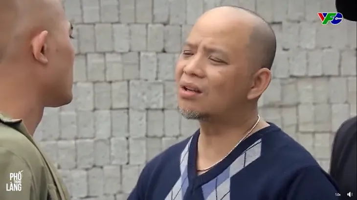 Phố trong làng - Tập 43: Vừa đi làm, Mến - Hiếu mắc bẫy nhóm giang hồ - Ảnh 3. Phố trong làng - Tập 43: Vừa đi làm, Mến - Hiếu mắc bẫy nhóm giang hồ - Ảnh 3.