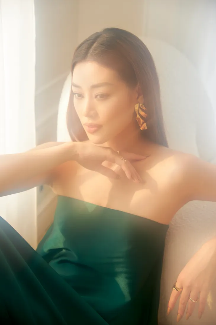 Hoa hậu Khánh Vân biến hóa trong bộ ảnh ngày và đêm - Ảnh 2. Hoa hậu Khánh Vân biến hóa trong bộ ảnh ngày và đêm - Ảnh 2.