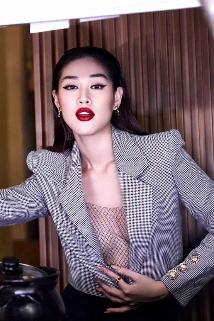 Hoa hậu Khánh Vân biến hóa trong bộ ảnh ngày và đêm - Ảnh 9. Hoa hậu Khánh Vân biến hóa trong bộ ảnh ngày và đêm - Ảnh 9.