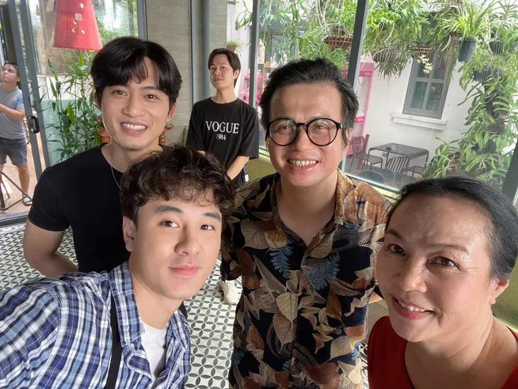 Thương ngày nắng về: Huyền Lizzie thay Vân Trang xin lỗi Đình Tú - Ảnh 7. Thương ngày nắng về: Huyền Lizzie thay Vân Trang xin lỗi Đình Tú - Ảnh 7.