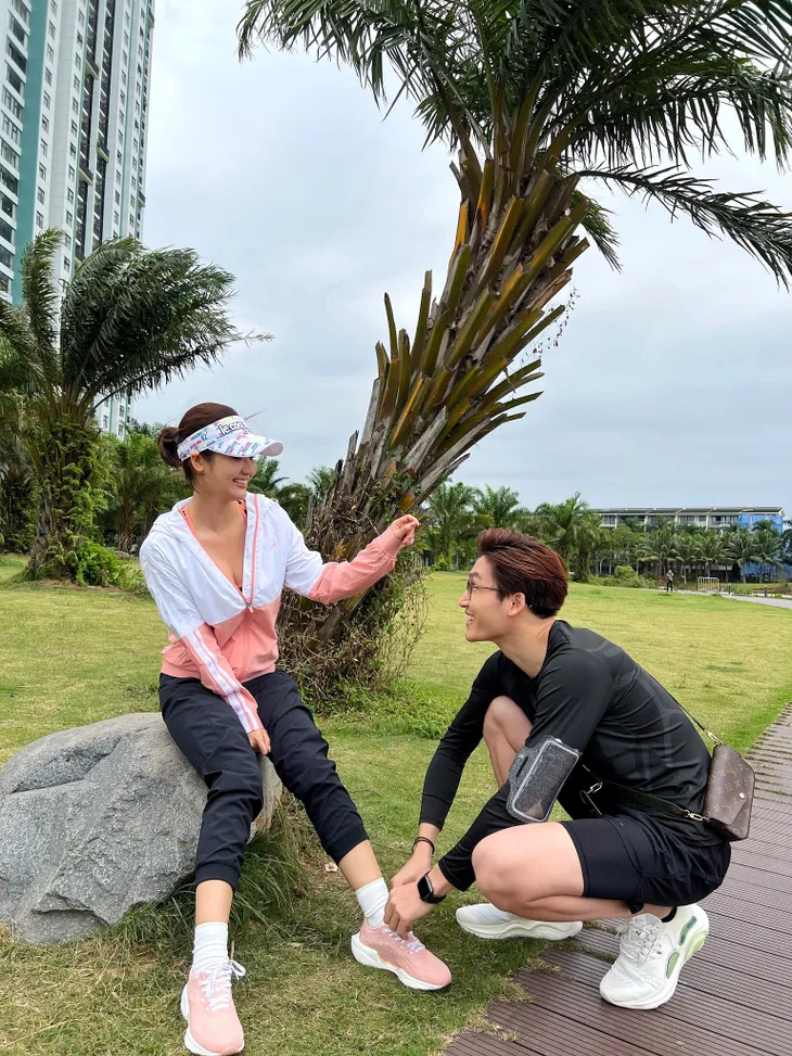 Thương ngày nắng về: Huyền Lizzie thay Vân Trang xin lỗi Đình Tú - Ảnh 3. Thương ngày nắng về: Huyền Lizzie thay Vân Trang xin lỗi Đình Tú - Ảnh 3.