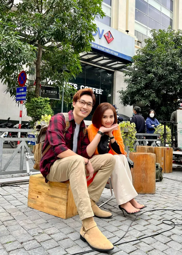 Thương ngày nắng về: Huyền Lizzie thay Vân Trang xin lỗi Đình Tú - Ảnh 2. Thương ngày nắng về: Huyền Lizzie thay Vân Trang xin lỗi Đình Tú - Ảnh 2.