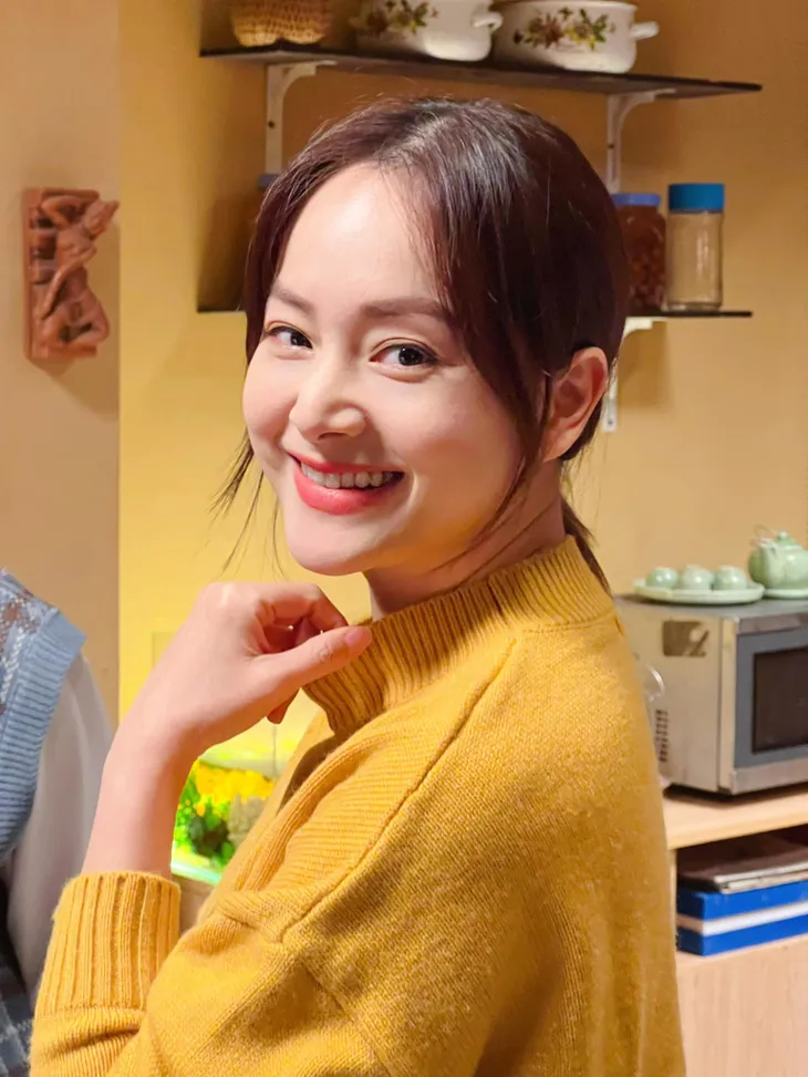 Thương ngày nắng về: Huyền Lizzie thay Vân Trang xin lỗi Đình Tú - Ảnh 4. Thương ngày nắng về: Huyền Lizzie thay Vân Trang xin lỗi Đình Tú - Ảnh 4.