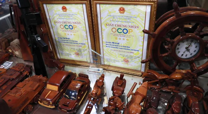 Độc đáo mô hình gỗ mỹ nghệ Bình Minh - Ảnh 2. Độc đáo mô hình gỗ mỹ nghệ Bình Minh - Ảnh 2.