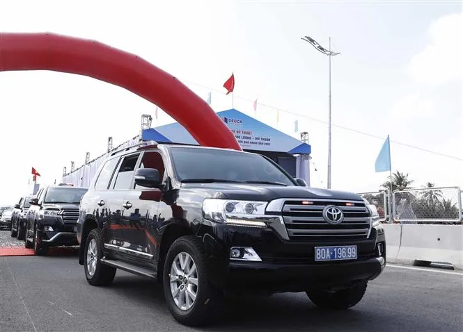 Chủ tịch nước: Cao tốc Trung Lương-Mỹ Thuận được hoàn thành bằng ý chí, quyết tâm và những quyết định táo bạo - Ảnh 2. Chủ tịch nước: Cao tốc Trung Lương-Mỹ Thuận được hoàn thành bằng ý chí, quyết tâm và những quyết định táo bạo - Ảnh 2.