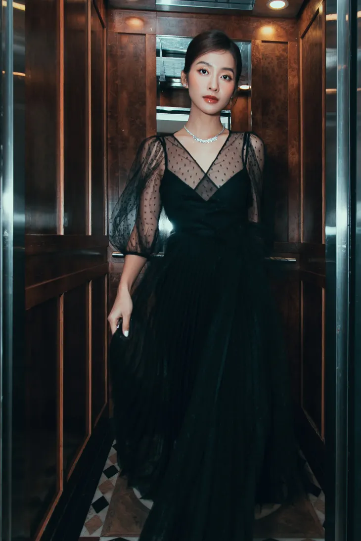 Khả Ngân hút mọi ảnh nhìn dù chụp vội ở hậu trường VTV Awards 2021 - Ảnh 9. Khả Ngân hút mọi ảnh nhìn dù chụp vội ở hậu trường VTV Awards 2021 - Ảnh 9.