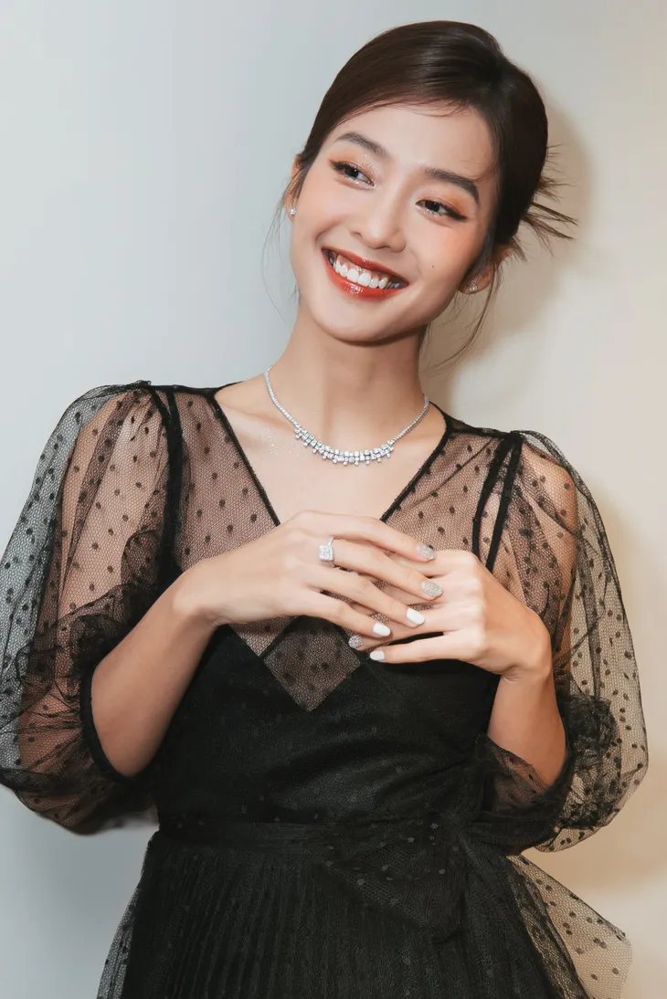 Khả Ngân hút mọi ảnh nhìn dù chụp vội ở hậu trường VTV Awards 2021 - Ảnh 10. Khả Ngân hút mọi ảnh nhìn dù chụp vội ở hậu trường VTV Awards 2021 - Ảnh 10.