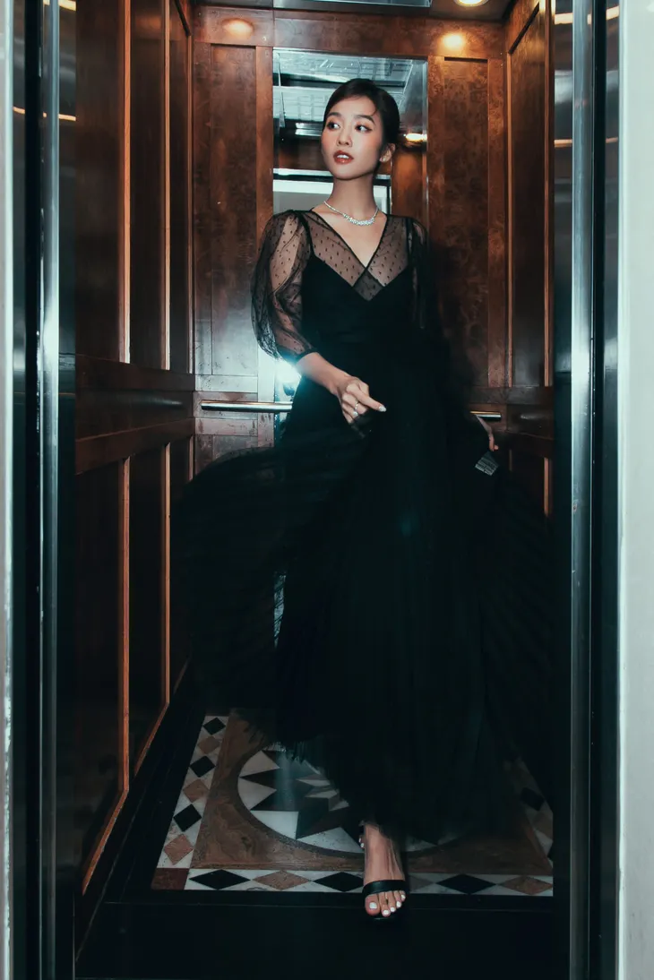 Khả Ngân hút mọi ảnh nhìn dù chụp vội ở hậu trường VTV Awards 2021 - Ảnh 4. Khả Ngân hút mọi ảnh nhìn dù chụp vội ở hậu trường VTV Awards 2021 - Ảnh 4.