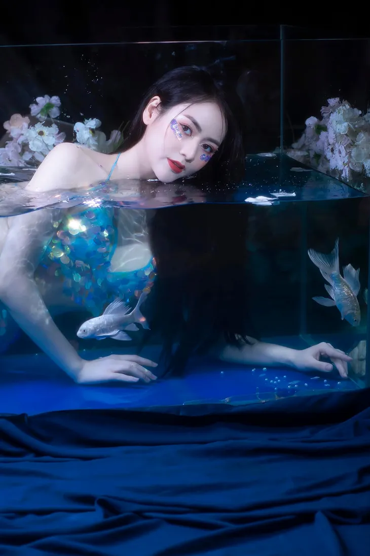 Việt Hoa hóa nàng tiên cá xinh đẹp, quyến rũ - Ảnh 5. Việt Hoa hóa nàng tiên cá xinh đẹp, quyến rũ - Ảnh 5.