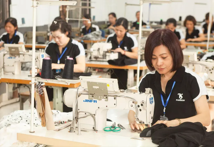 Bối cảnh mới cho ngành may mặc: thời trang đi cùng với công năng - Ảnh 2.