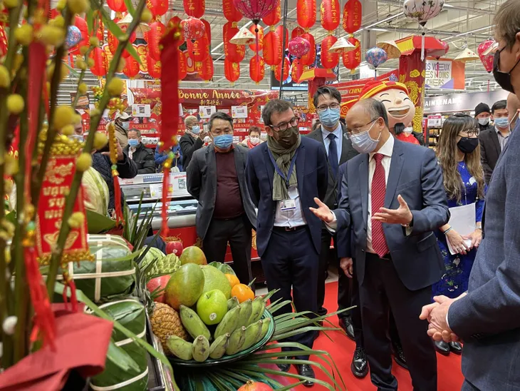 Tuần hàng Việt Nam mừng Tết Nguyên đán tại Pháp - Ảnh 1. Tuần hàng Việt Nam mừng Tết Nguyên đán tại Pháp - Ảnh 1.