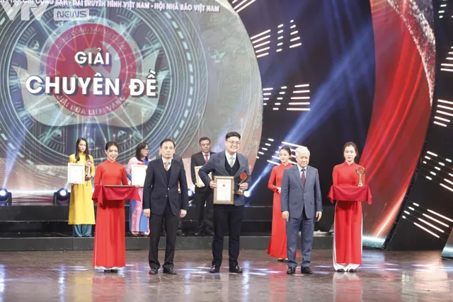 Đài Truyền hình Việt Nam đoạt 3 giải thưởng tại lễ trao giải Búa liềm vàng năm 2021 - Ảnh 4. Đài Truyền hình Việt Nam đoạt 3 giải thưởng tại lễ trao giải Búa liềm vàng năm 2021 - Ảnh 4.