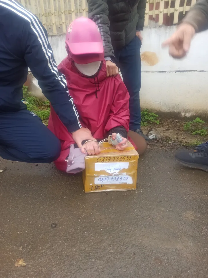 Bắt cô giáo tiểu học buôn bán heroin - Ảnh 1. Bắt cô giáo tiểu học buôn bán heroin - Ảnh 1.