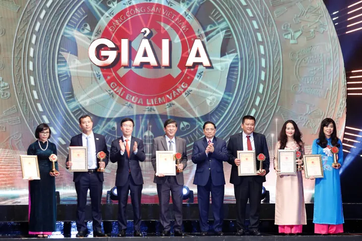 Danh sách các tác giả, tác phẩm đoạt giải Búa liềm vàng năm 2021 - Ảnh 1. Danh sách các tác giả, tác phẩm đoạt giải Búa liềm vàng năm 2021 - Ảnh 1.