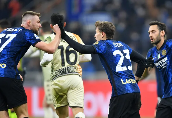 Inter Milan ngược dòng giành chiến thắng ở phút 90 - Ảnh 2. Inter Milan ngược dòng giành chiến thắng ở phút 90 - Ảnh 2.