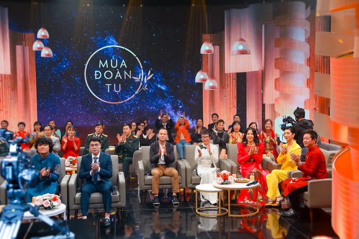 Cầu truyền hình đón giao thừa 2022: Mùa đoàn tụ - Ảnh 1. Cầu truyền hình đón giao thừa 2022: Mùa đoàn tụ - Ảnh 1.