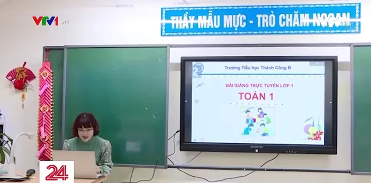 Học kỳ 1 dạy và học trực tuyến chưa tiệm cận tới hiệu quả phương thức trực tiếp - Ảnh 1. Học kỳ 1 dạy và học trực tuyến chưa tiệm cận tới hiệu quả phương thức trực tiếp - Ảnh 1.