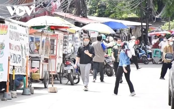 Nhật Bản có số ca mắc mới vượt ngưỡng 50.000 ca/ngày - Ảnh 1. Nhật Bản có số ca mắc mới vượt ngưỡng 50.000 ca/ngày - Ảnh 1.