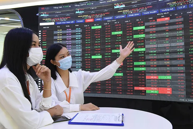 Chứng khoán năm 2022 tiếp tục bùng nổ? - Ảnh 1. Chứng khoán năm 2022 tiếp tục bùng nổ? - Ảnh 1.