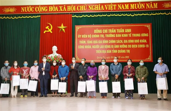 Các lãnh đạo Đảng, Nhà nước thăm chúc Tết, tặng quà nhân dân - Ảnh 2. Các lãnh đạo Đảng, Nhà nước thăm chúc Tết, tặng quà nhân dân - Ảnh 2.