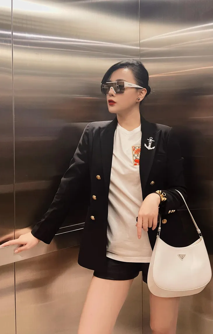 Hồng Diễm, Phương Oanh cùng style đẹp bất phân thắng bại - Ảnh 15. Hồng Diễm, Phương Oanh cùng style đẹp bất phân thắng bại - Ảnh 15.
