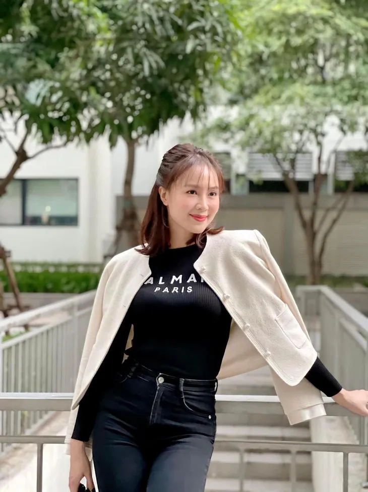 Hồng Diễm, Phương Oanh cùng style đẹp bất phân thắng bại - Ảnh 7. Hồng Diễm, Phương Oanh cùng style đẹp bất phân thắng bại - Ảnh 7.