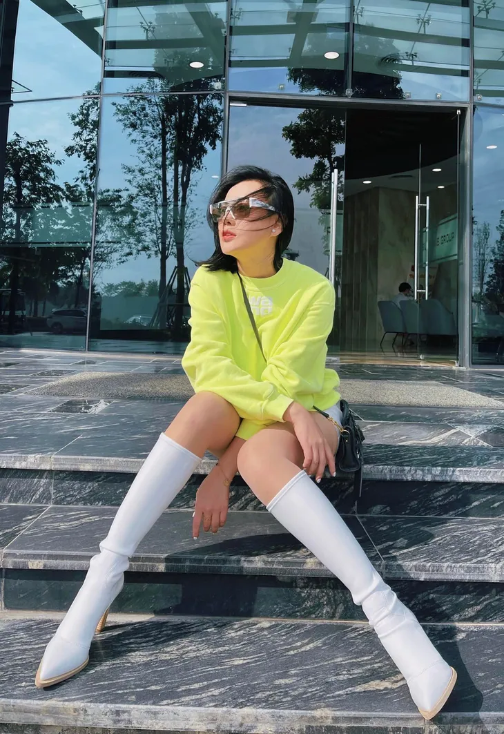 Hồng Diễm, Phương Oanh cùng style đẹp bất phân thắng bại - Ảnh 13. Hồng Diễm, Phương Oanh cùng style đẹp bất phân thắng bại - Ảnh 13.