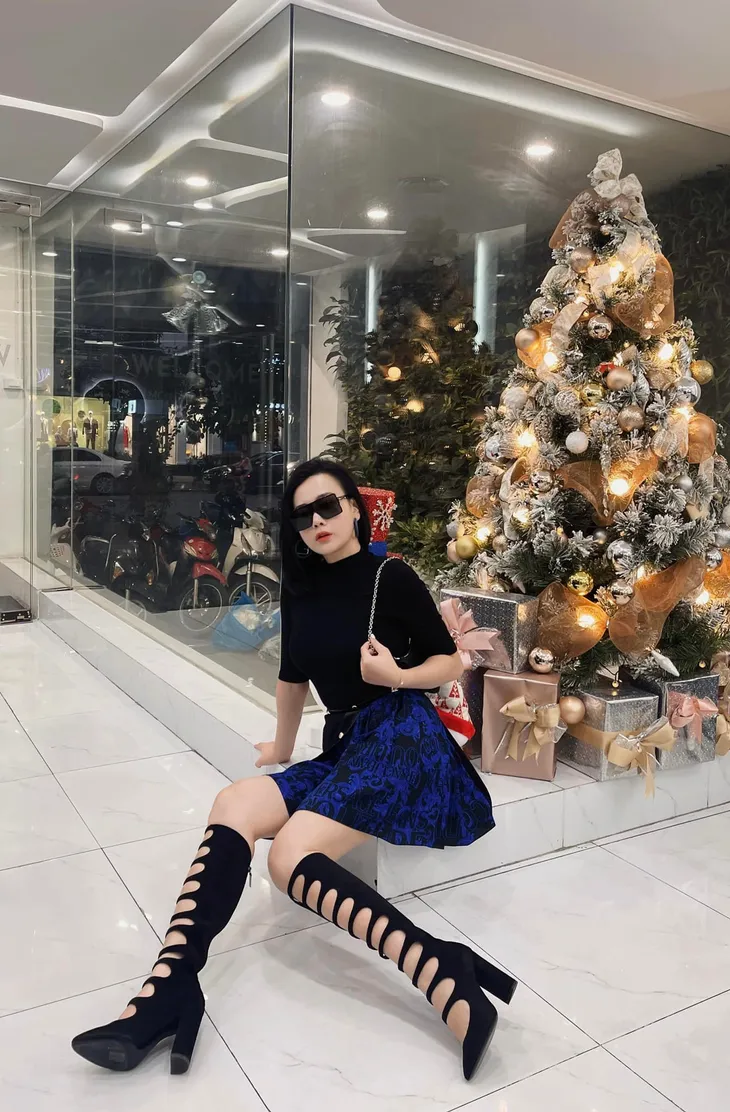 Hồng Diễm, Phương Oanh cùng style đẹp bất phân thắng bại - Ảnh 14. Hồng Diễm, Phương Oanh cùng style đẹp bất phân thắng bại - Ảnh 14.