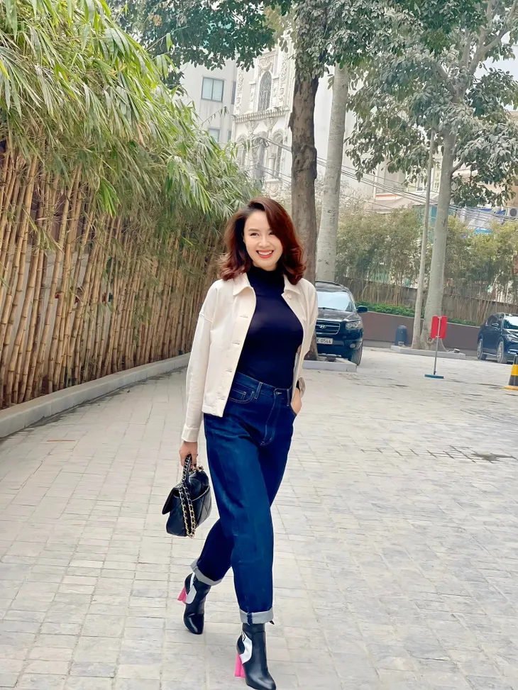 Hồng Diễm, Phương Oanh cùng style đẹp bất phân thắng bại - Ảnh 9. Hồng Diễm, Phương Oanh cùng style đẹp bất phân thắng bại - Ảnh 9.