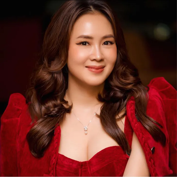 Hồng Diễm, Phương Oanh cùng style đẹp bất phân thắng bại - Ảnh 2. Hồng Diễm, Phương Oanh cùng style đẹp bất phân thắng bại - Ảnh 2.