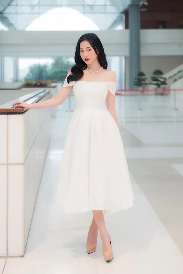 Hồng Diễm, Phương Oanh cùng style đẹp bất phân thắng bại - Ảnh 3. Hồng Diễm, Phương Oanh cùng style đẹp bất phân thắng bại - Ảnh 3.