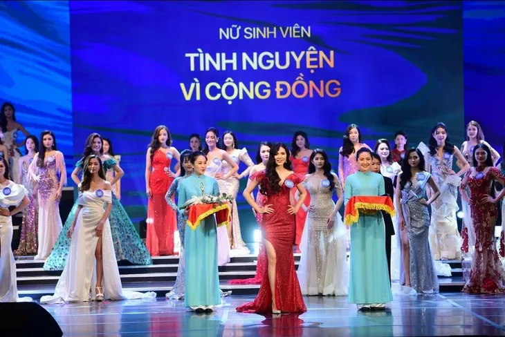Nữ sinh chuyên Toán xinh đẹp quyết tâm theo đuổi đam mê nghề báo - Ảnh 2. Nữ sinh chuyên Toán xinh đẹp quyết tâm theo đuổi đam mê nghề báo - Ảnh 2.